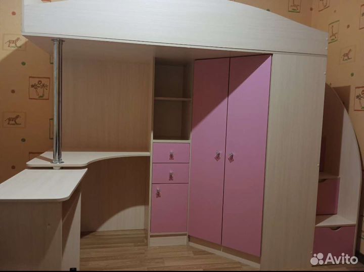 Детская кровать чердак со столом, шкафом и ящиками