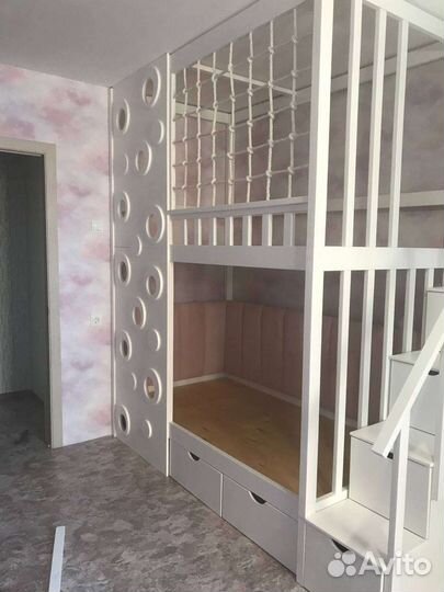 Кровать мягкая спинка скалодром