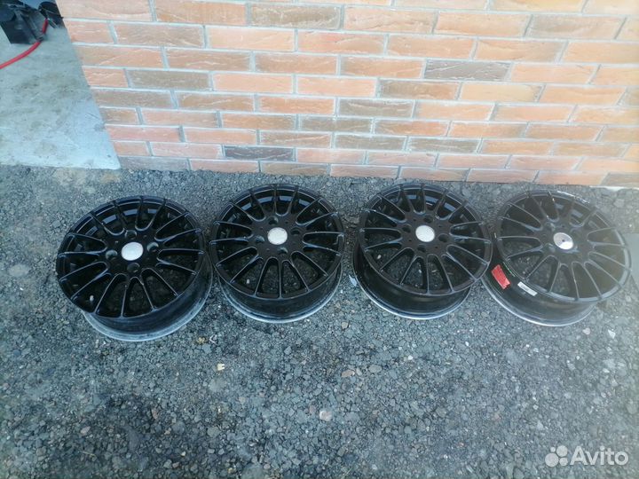 Литые диски R15 на Ниссан Тиида