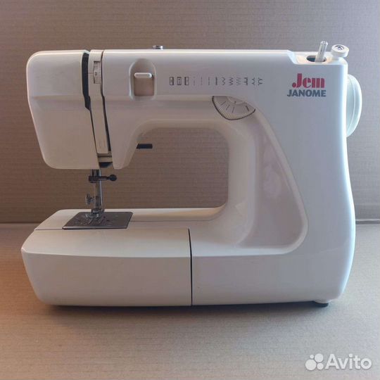 Швейная машина Janome