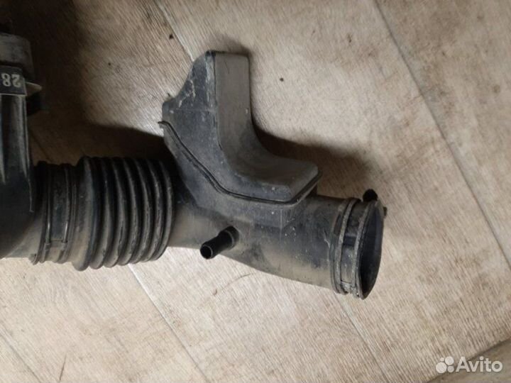 Патрубок воздушного фильтра Hyundai Elantra XD 1.6