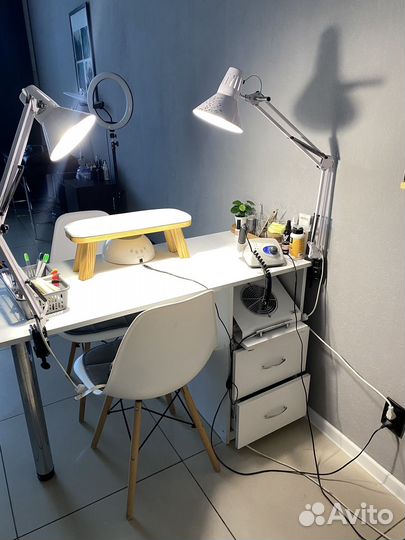Маникюрный стол