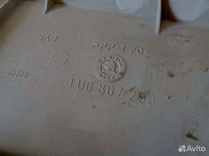 Обшивка стойки задняя правая Skoda Octavia A4 1.6