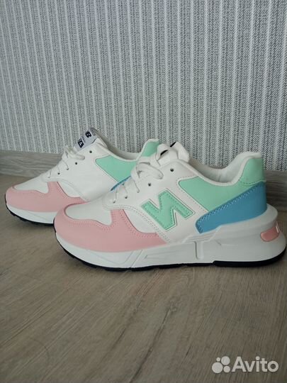 Продам кроссовки