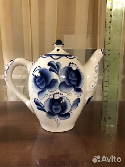Фарфоровый чайник 