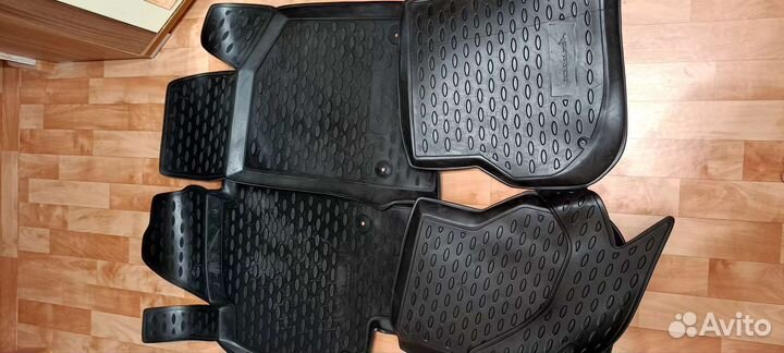 Автомобильные коврики резиновые