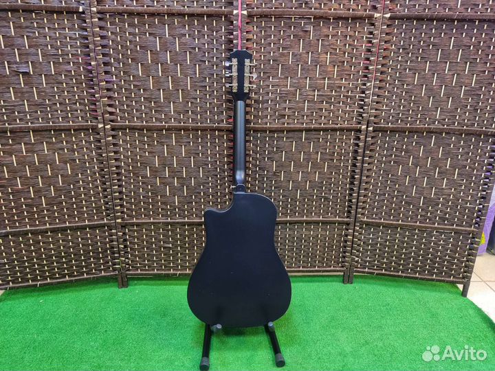 Акустическая гитара