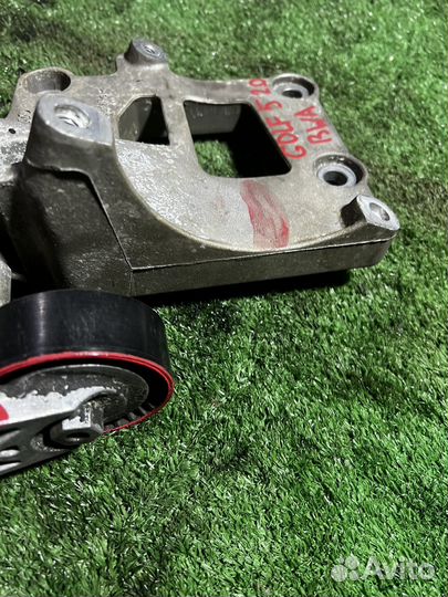 Кронштейн генератора Volkswagen Golf 5 2.0 BWA