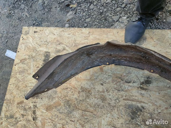 Подкрылок перед лев Citroen c-crosser Peugeot 4007