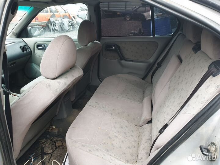 Дверные карты Nissan Primera P11