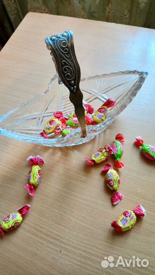 Ваза конфетница хрустальная с мельхиоровой ручкой