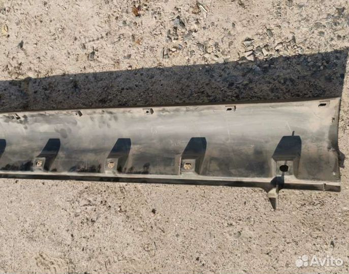 Правая накладка порога Suzuki Sx4 2006