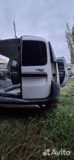 Задний правый двер багажника на ладу Ларгус