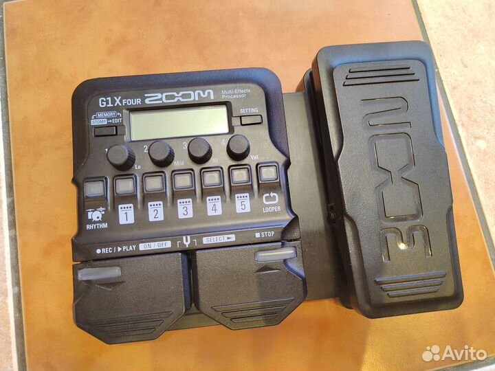 Гитарный процессор Zoom G1X four