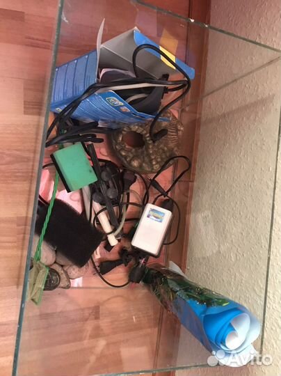 Два аквариума и различные принадлежности