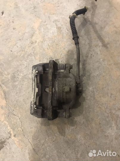 Суппорт передний левый Freelander 1