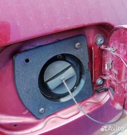 Накладка на горловину бензобака Renault sandero 1