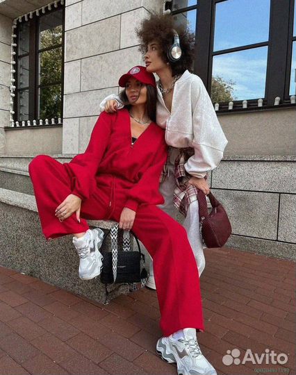 Будь в тренде: стильный спортивный костюм