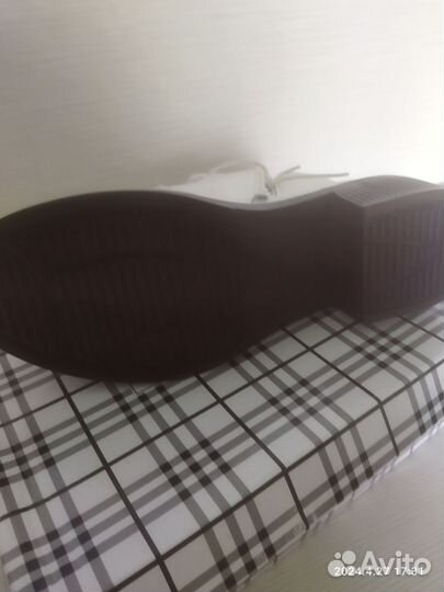 Демисезонные женские ботинки. 42размер