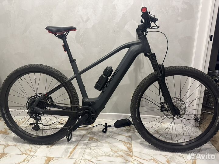 Cube reaction hybrid EXC 750 W