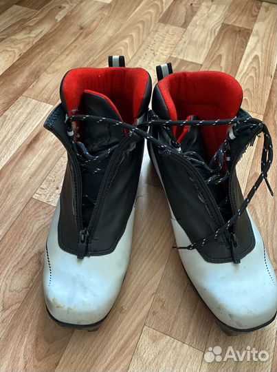 Лыжи беговые. Комплект с ботинками