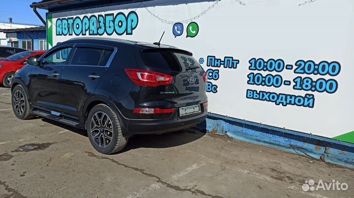 Накладка стекла заднего правого Kia Sportage 83220