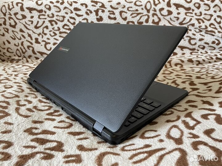 Отличный ноутбук для дома и офиса Intel