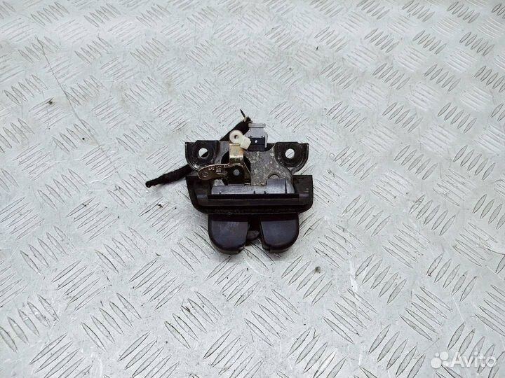 Замок крышки багажника Audi A3 8P 2004 8P3827505