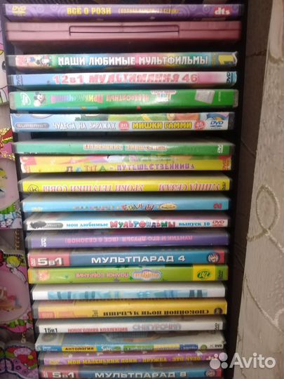 Стойка с дисками мультфильмов