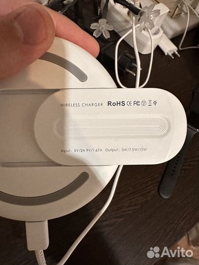 Беспроводная зарядка для телефона и часов
