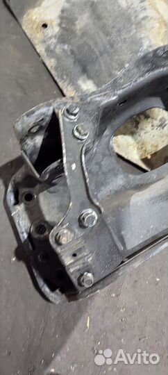 Подрамник передний субару Оутбек 2006 год