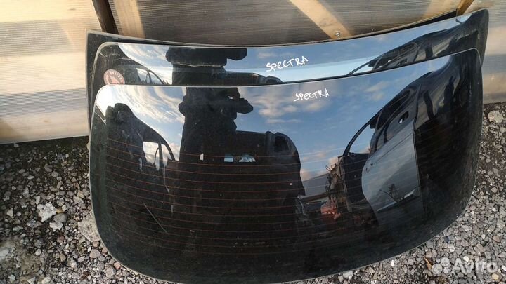 Стекло заднее Киа Спектра