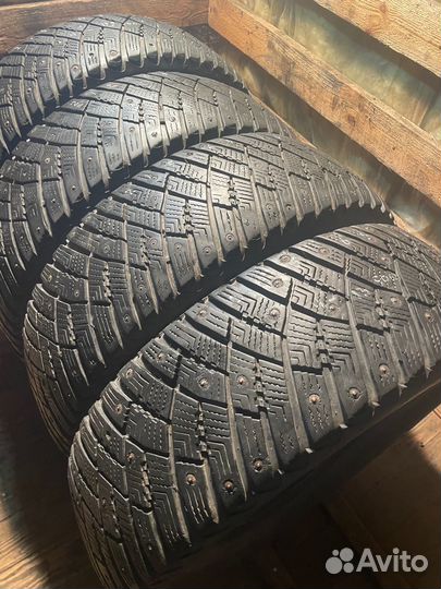 Goodyear Ultragrip Ice Arctic 215/65 R16