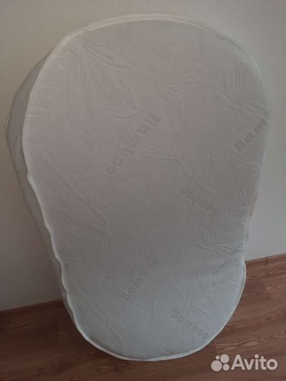 Матрас в овальную кроватку