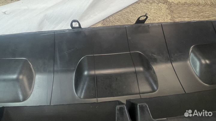 Накладка переднего бампера Kia-Sorento 2009-2012