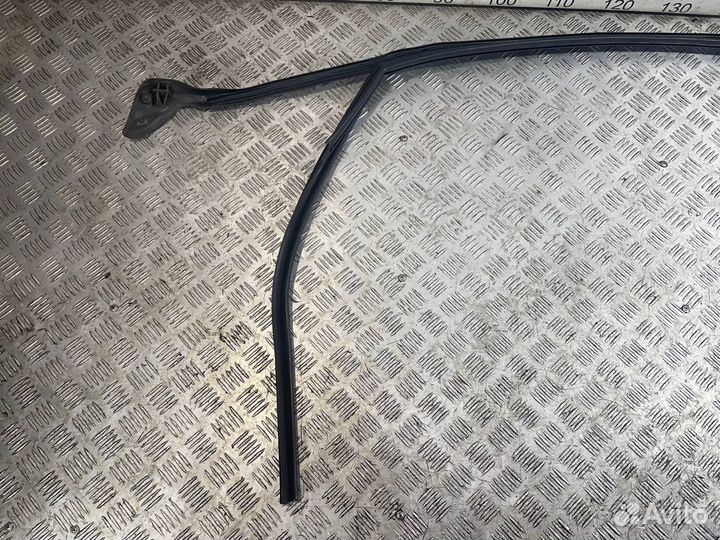 Б/У Уплотнитель стекла двери#001