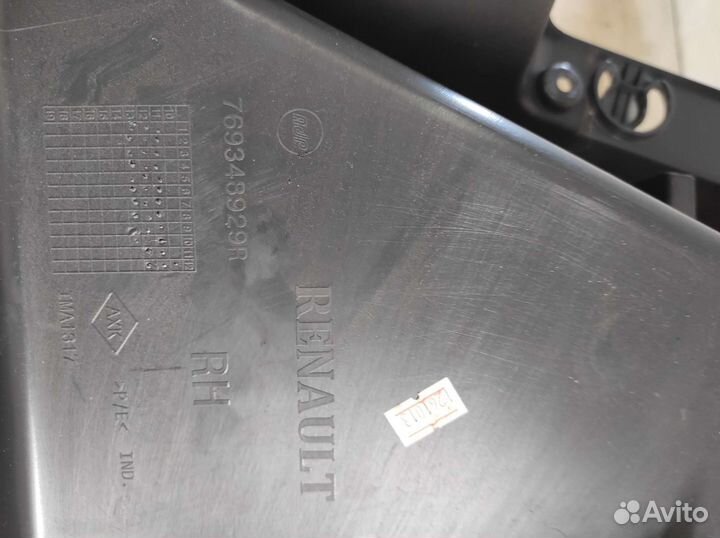 Обшивка багажника правая renault sandero1