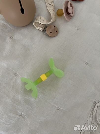 Контейнер для соски mushie с держателем