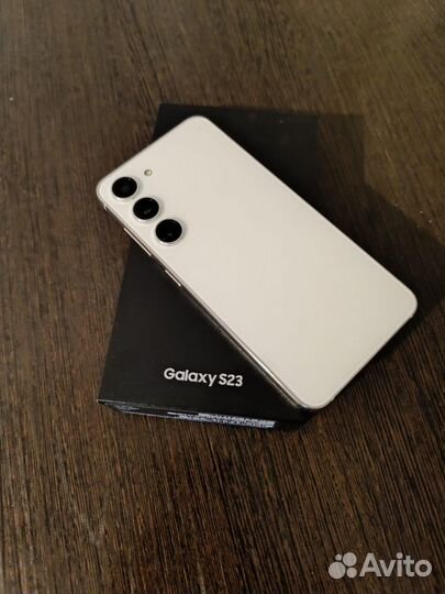 Samsung Galaxy S23, 8/128 ГБ