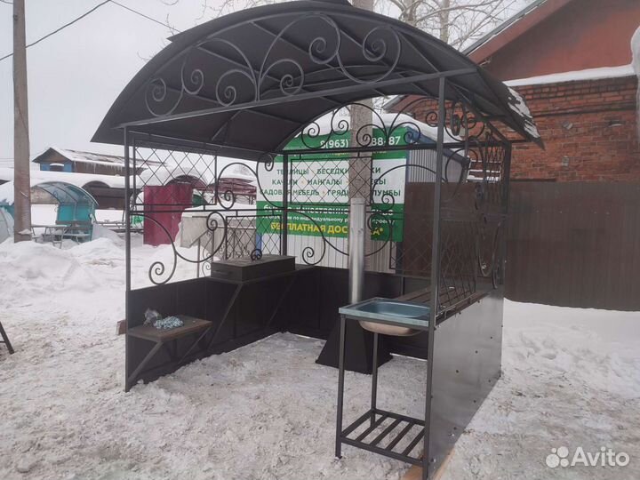 Мангал с крышей