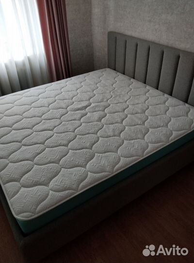 Кровать с матрасом и чехлом