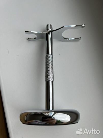 Подставка для помазка и бритвы