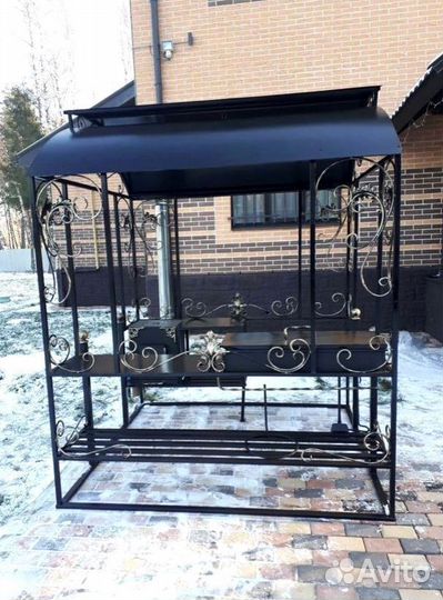 Мангал с крышей