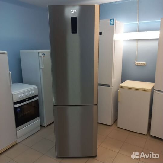 Холодильник с морозильной камерой. Доставка