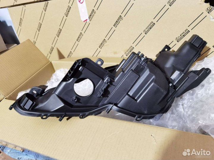 Корпус фары правый Toyota Camry 70