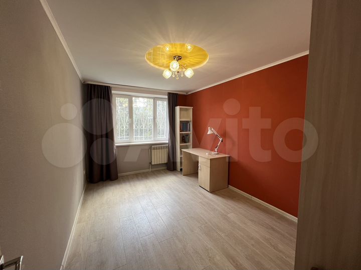 3-к. квартира, 70,9 м², 2/5 эт.