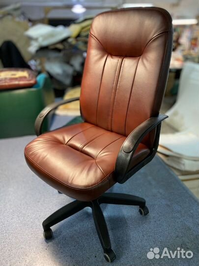 Офисное кресло