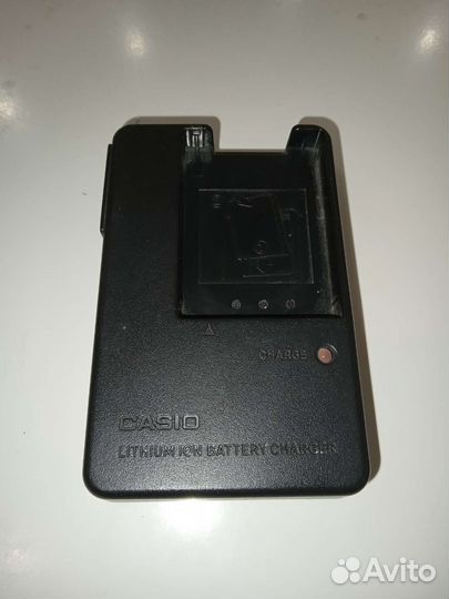 Зарядное устройство Casio для батарей BC-11L