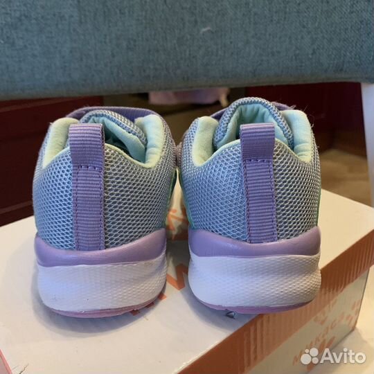 Кроссовки для девочки