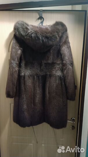 Шуба из нутрии 42-44 размер в отличном состоянии